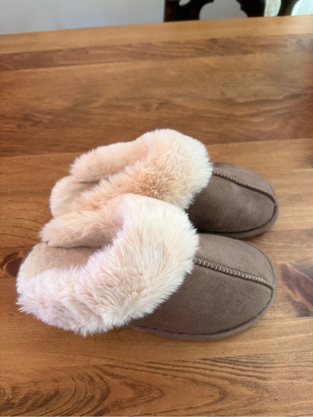 Cozy Taupe Faux-Suede Slippers with Cream Faux-Fur Trim size 9